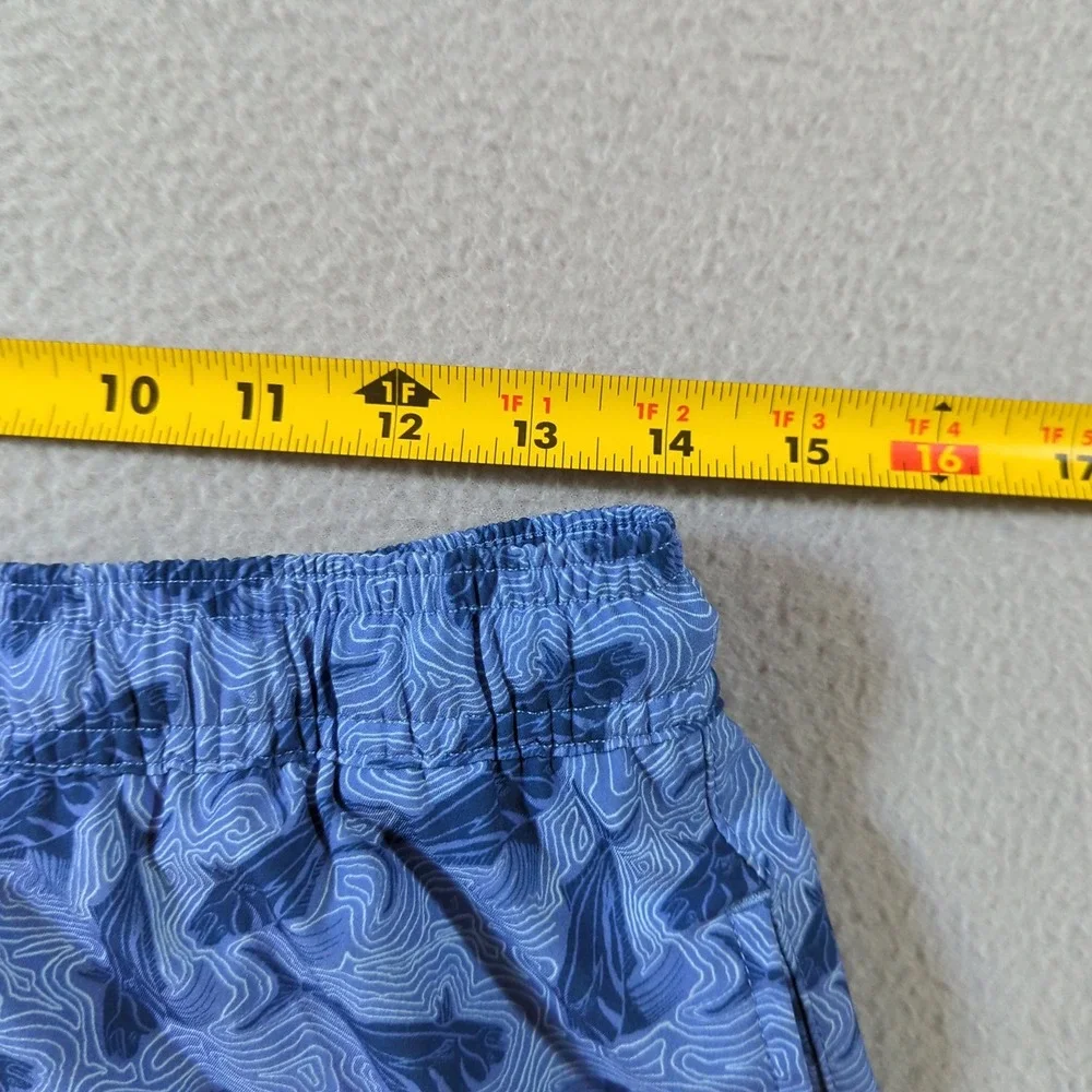 Huk Pursuit Volley Rooster Wake Shorts 5.5in Mens M Blue Fish Print Flawed Liner